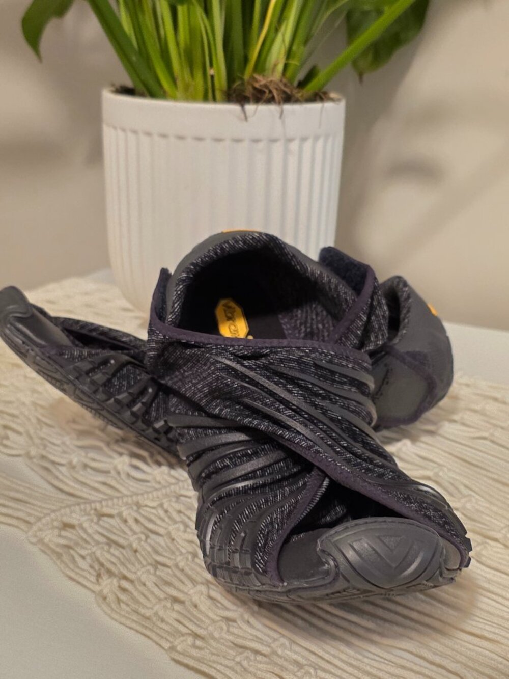 NEW Vibram Furoshiki Black Minimalist Wrapping Shoes 13.5